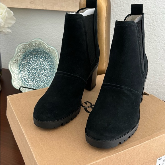 UGG Heeled Chelsea Boot - Picture 3 of 8